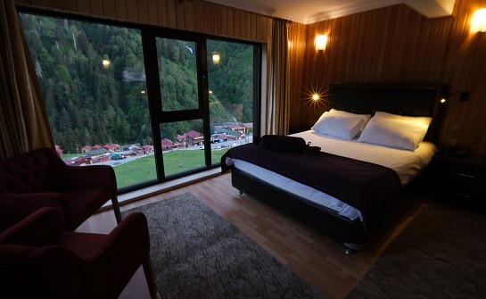 Şelale Manzaralı - Şömineli Delux Çift Kişilik Oda